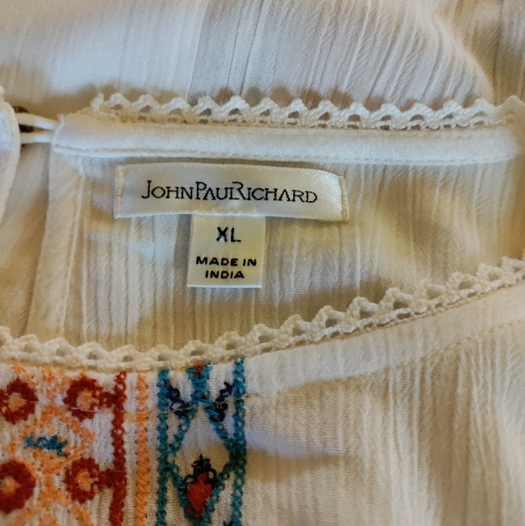 Peekaboo sleeve top - Picture 9 of 11